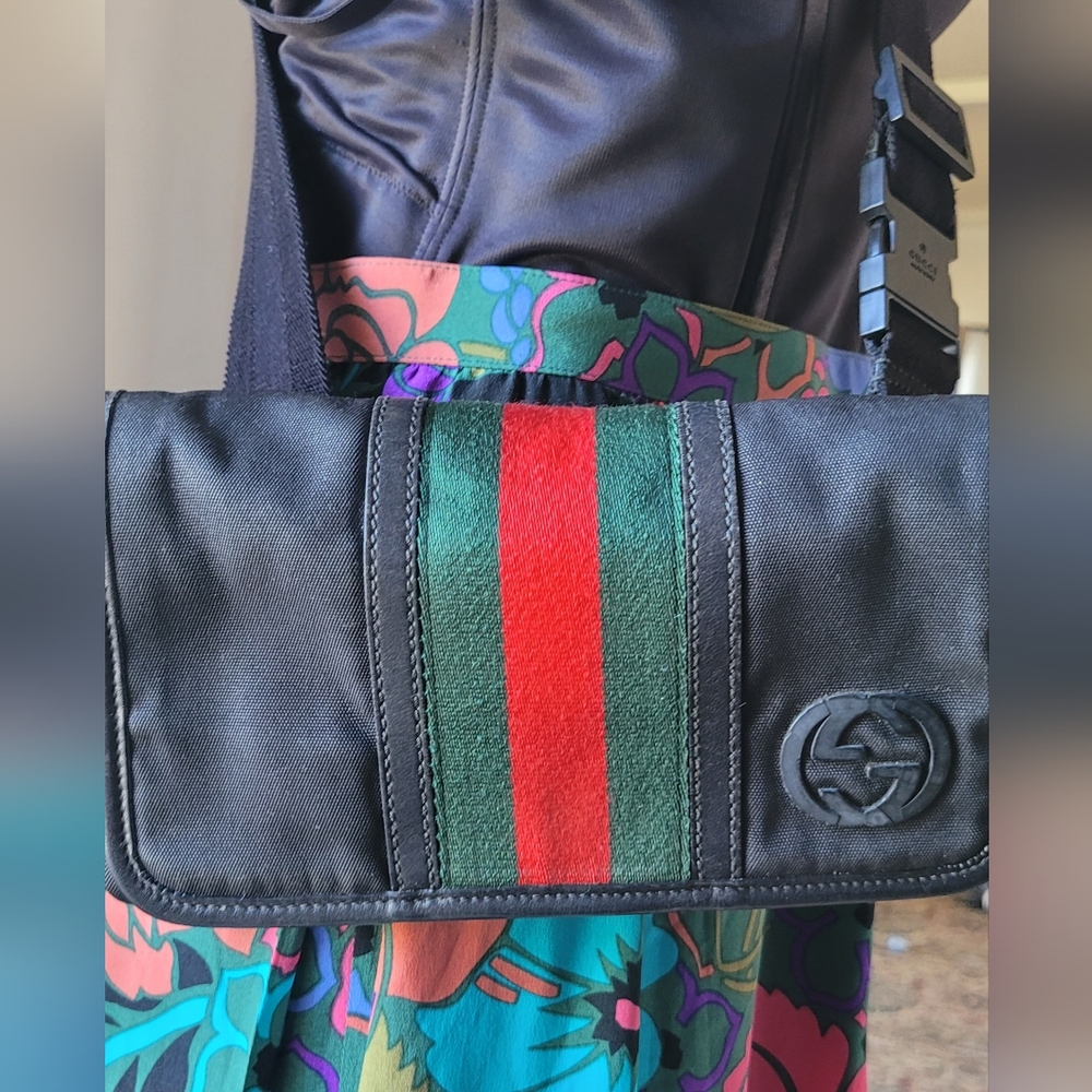 Fall Sale! Gucci Black Crossbody Belt Unisex Bag with Red and Green Stripes